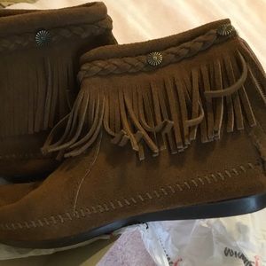 Ladies moccasin boots in original box